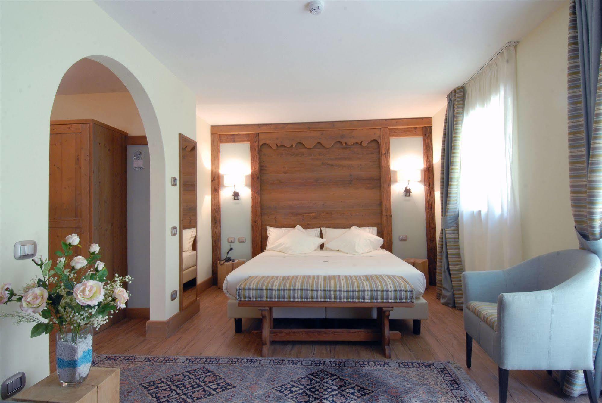 Hotel Garni Vittoria Fiera Di Primiero Extérieur photo