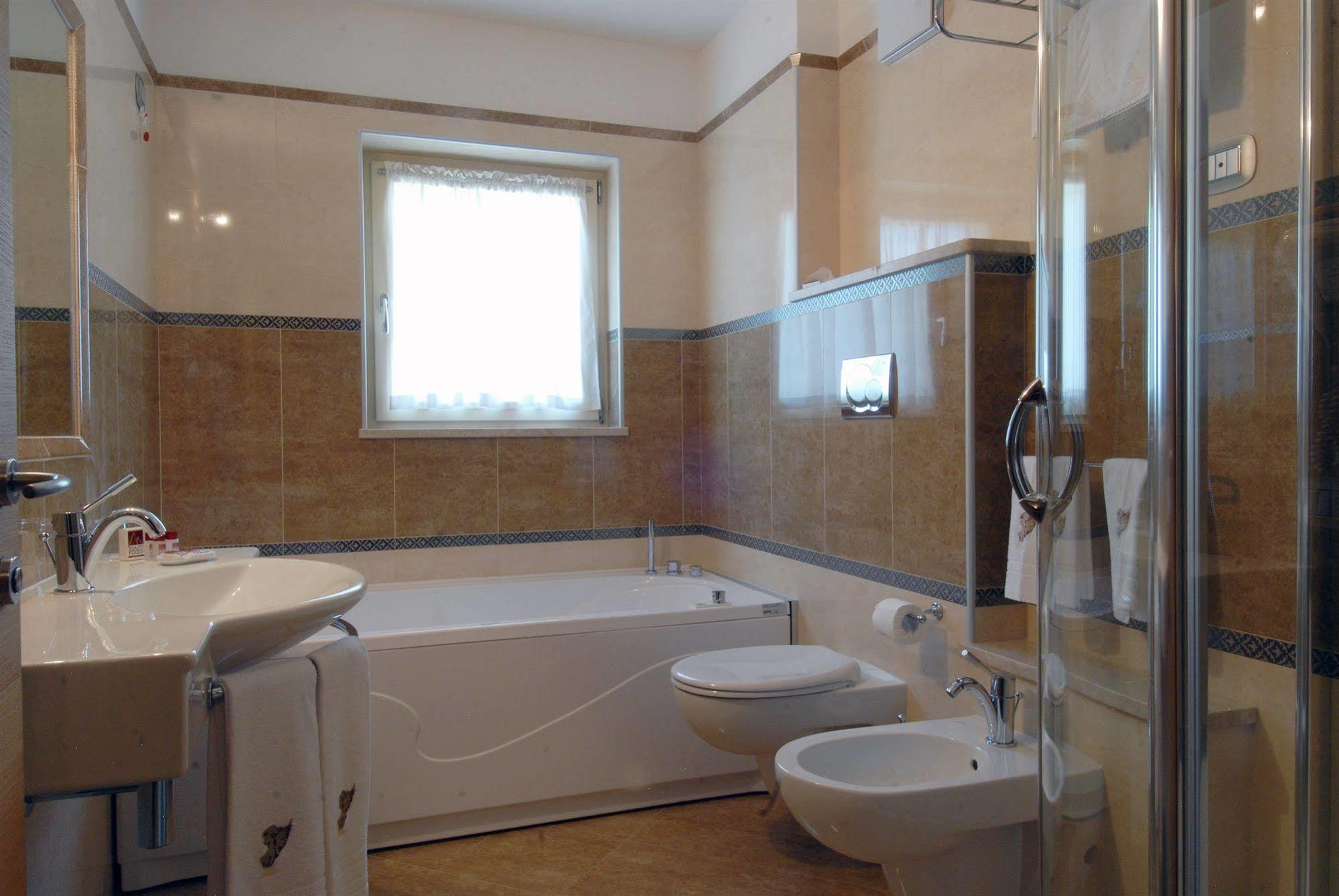 Hotel Garni Vittoria Fiera Di Primiero Extérieur photo