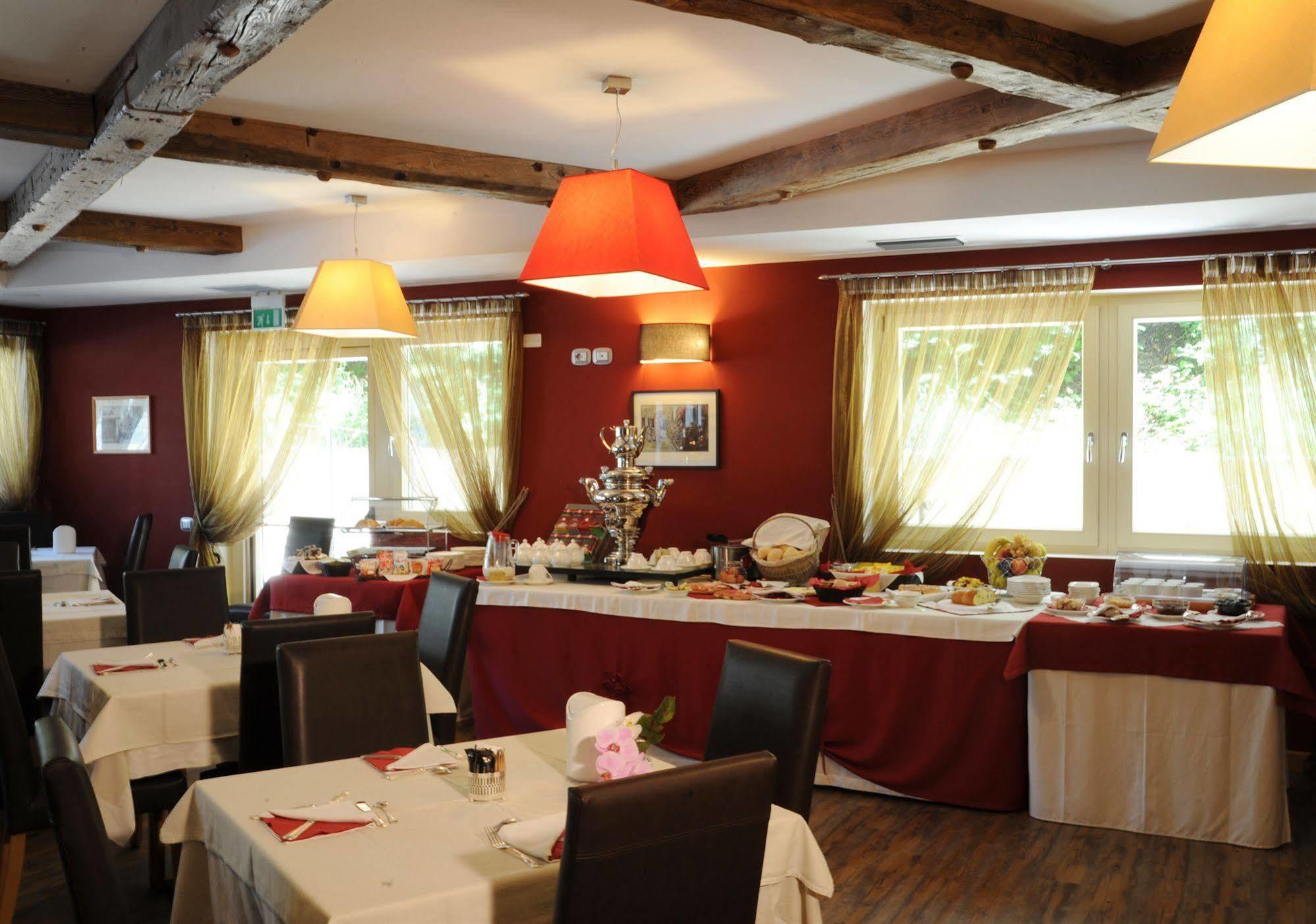 Hotel Garni Vittoria Fiera Di Primiero Extérieur photo
