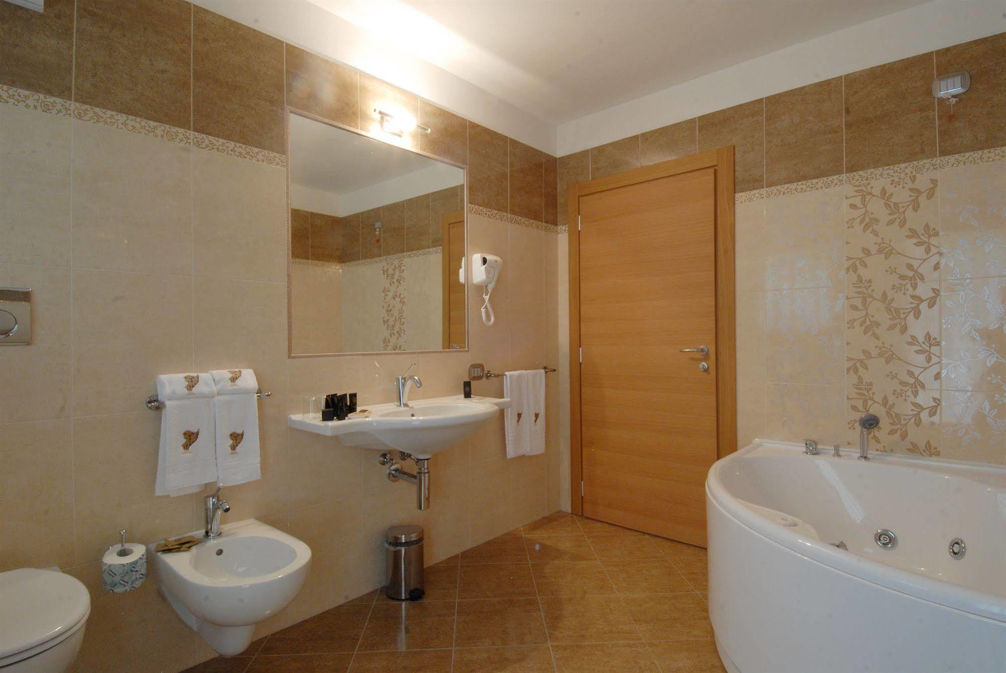 Hotel Garni Vittoria Fiera Di Primiero Extérieur photo